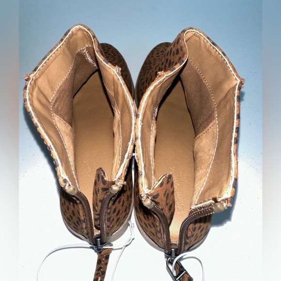 NWT. Women's Emma Leopard Print Ankle Bootie Brown - Universal Thread Size 9.5 - Picture 8 of 10